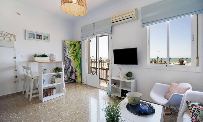 Chipiona Apartment | Apartment 'La Barca' with Shared Terrace, Wi-Fi and Air Conditioning