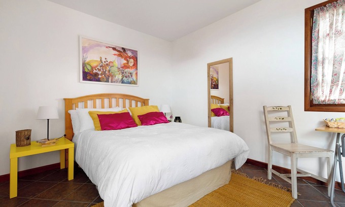 Los Silos Apartment | Apartment La Casita Canaria with Sea & Mountain View, Terrace & BBQ