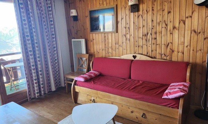 Puy-Saint-Vincent Apartment | Apartment 'Le Parc Aux Étoiles 1800' with Mountain View, Balcony and Wi-Fi