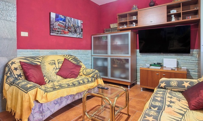 Carballeda de Valdeorras Apartment | Apartment 'Leopoldo I' with Mountain Views, Outdoor Pool, and Wi-Fi