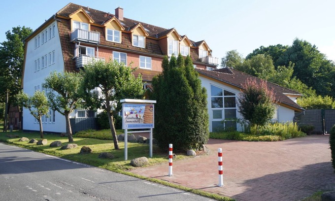Ortsamt 2 Apartment | Apartment 'Leuchturm' with Private Terrace, Private Garden and Wi-Fi