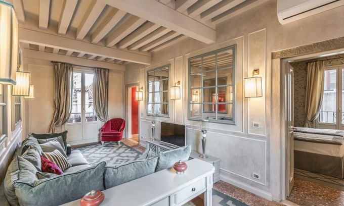 Dorsoduro Villa | Apartment Lia - Four Bedroom Villa, Sleeps 8