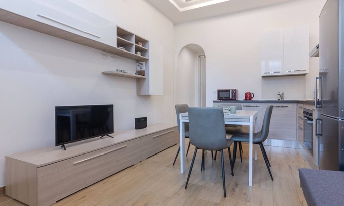 Bolognina Apartment | Apartment located on the ground floor of a building (1 external step to access it). There are two internal steps to access the double bedroom.In 38 square meters of space, it accommodates 3 people.We are located in the Bolognina district, a 15-minute wal