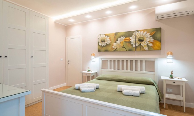 Santa Lucia Apartment | Apartment 'Luciana' with Private Terrace, Wi-Fi and Air Conditioning