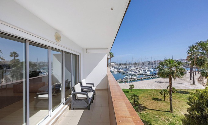 Telheiro Apartment | Apartment "Marina Elegance" with a View of the Marina, Private Covered Terrace & Wi-Fi