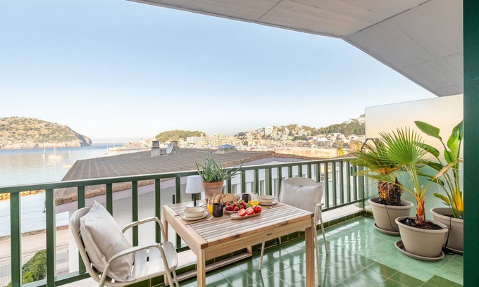 Puerto de Soller Apartment | Apartment "Marsella" with sea view completely refurbished and modernised, with Wi-Fi