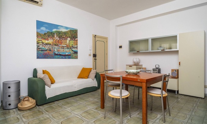 Recanati Apartment | Apartment 'Mary's Home' with Sea View and Balcony