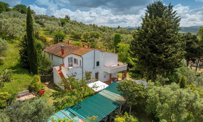 Riparbella Apartment | Apartment 'Melograno' with Private Terrace, Shared Garden and Wi-Fi