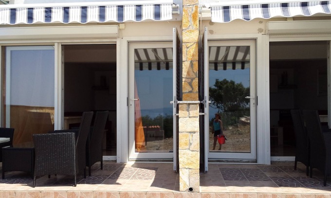Municipality of Omisalj Apartment | Apartment Misel With Bedrooms With Terrace and sea View