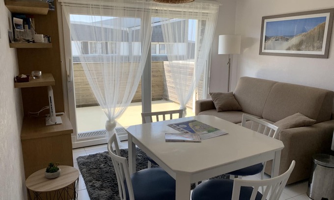 Fort-Mahon-Plage Apartment | Apartment near beach with parking and balcony