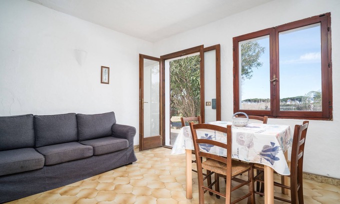 Budoni Apartment | Apartment 'Nibaru 1 Mare' with Shared Terrace, Shared Garden and Wi-Fi