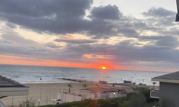 Silvi Marina Apartment | Apartment 'Nido D'alba' with Sea View, Private Terrace and Shared Garden