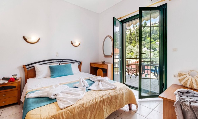 Nikiana Apartment | Apartment "Nikoleta Studio 4" with sea view, terrace & WLAN