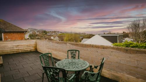 Saltdean Apartment | Apartment on high street