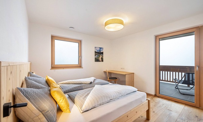 Meltina Apartment | Apartment 'Parliflhof Salten' with Mountain View, Shared Garden and Wi-Fi