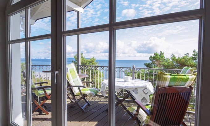 Binz Apartment | Apartment penthouse (app. 11) 1. Row on the beach and ocean house Atlantic