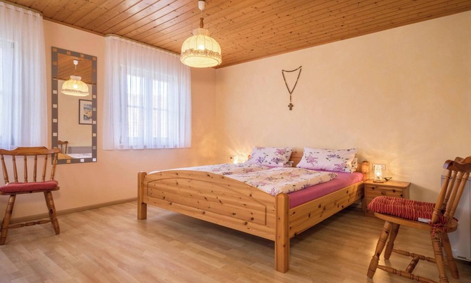 Tettnang Apartment | Apartment “Pfingstrose” on Farm close to Lake Constance with Wi-Fi, Garden & Pool