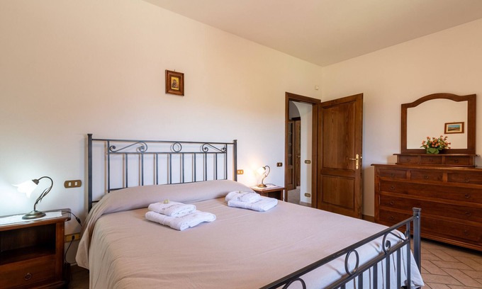 Lisciano Niccone Other | Apartment 'Pugnano Alto - Porcino' with Shared Pool, Private Terrace and Wi-Fi