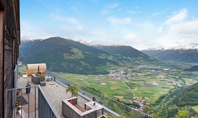 Laudes Apartment | Apartment 'Röfen Weströfen' with Mountain View, Shared Terrace and Wi-Fi