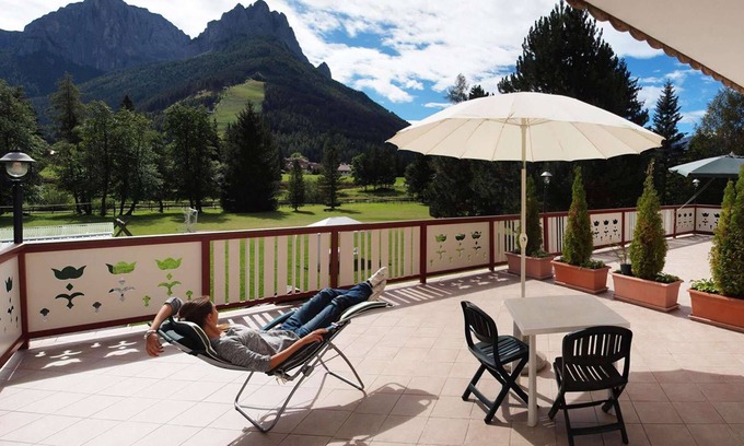 Pera Apartment | Apartment "Residence Cristina Trilocale" With Mountain View, Garden and Balcony