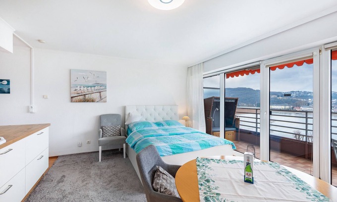 Bad Hoenningen Apartment | Apartment 'Rhein 8' with Balcony and Wi-Fi