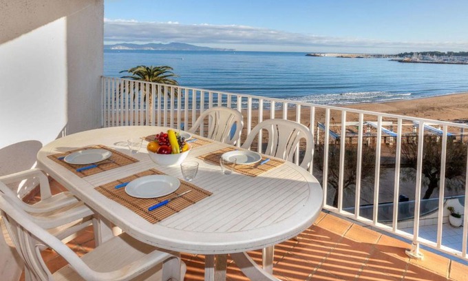 L'Escala Apartment | Apartment Riells Park by Interhome