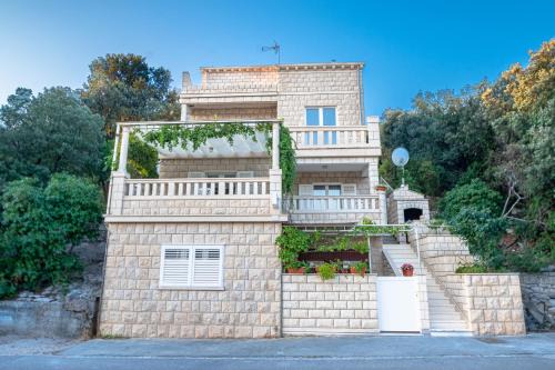 Cove Tri Zala (Zrnovo) Apartment | Apartment Ružica