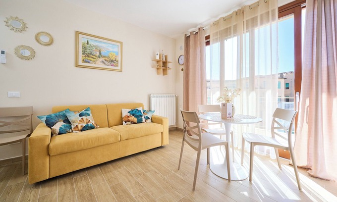 Massa Marittima Apartment | Apartment 'Sara' with Private Terrace, Wi-Fi and Air Conditioning