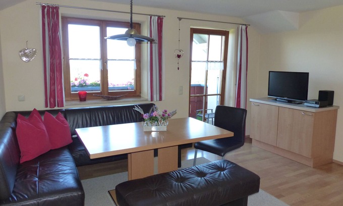 Stiefenhofen Apartment | Apartment 'Schwärzler' with Balcony and Wi-Fi