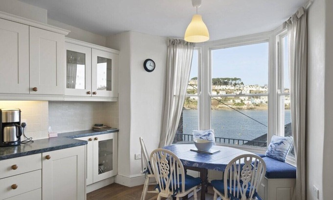 Polruan Apartment | Apartment, Sea Views & Terrace on Waters Edge