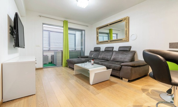 Ratac Apartment | Apartment Simic Near the Beach with garage