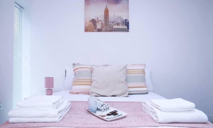 South Harrow Apartment | Apartment - Sleeps 2 & Free Parking
