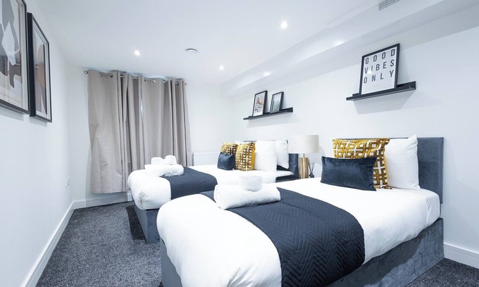 Gravesend Apartment | Apartment - Sleeps 4 & Free Parking