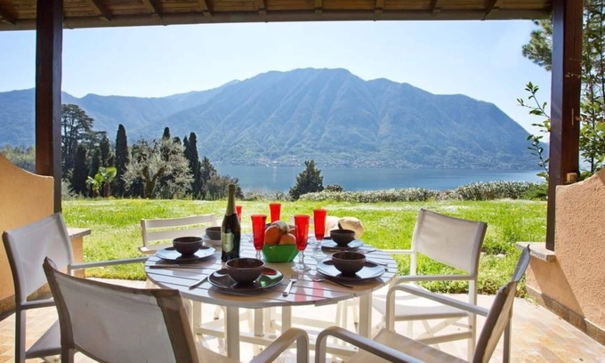 Sala Comacina Apartment | Apartment sleeps 8 with amazing lake views