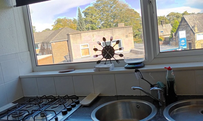 Chapeltown Apartment | Apartment-sleeps3-parking-garden-internet