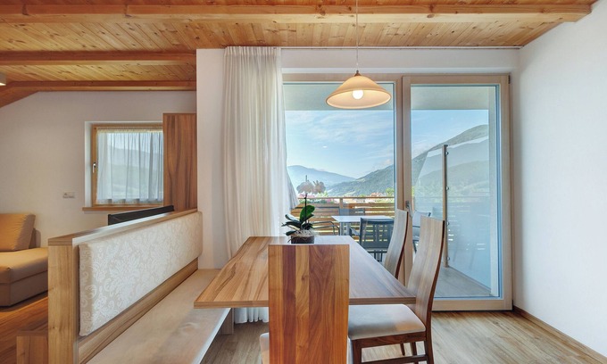 Rasa Apartment | Apartment 'Sonnenblume' with Mountain View, Shared Garden and Wi-Fi