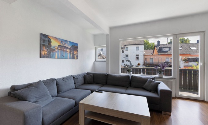 Katernberg Apartment | Apartment 'Stay Baran-Essen city apartment xl' with Balcony and Wi-Fi