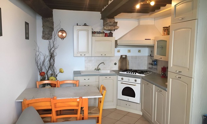 Bogliasco Apartment | Apartment 'Sterlizia' with Sea View, Wi-Fi and Air Conditioning