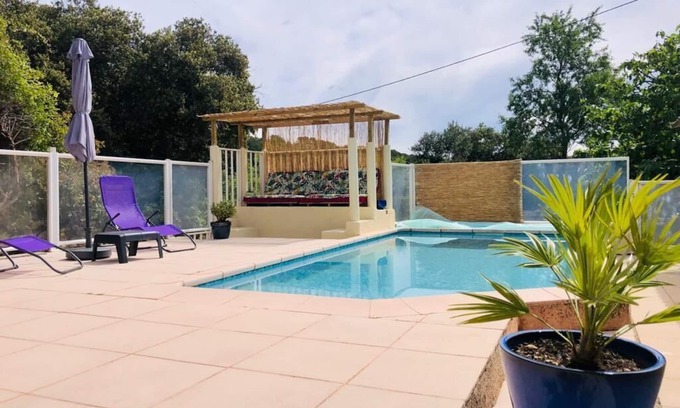 Carnoules Apartment | Apartment 'Studio Romance' with Mountain View, Shared Pool and Wi-Fi