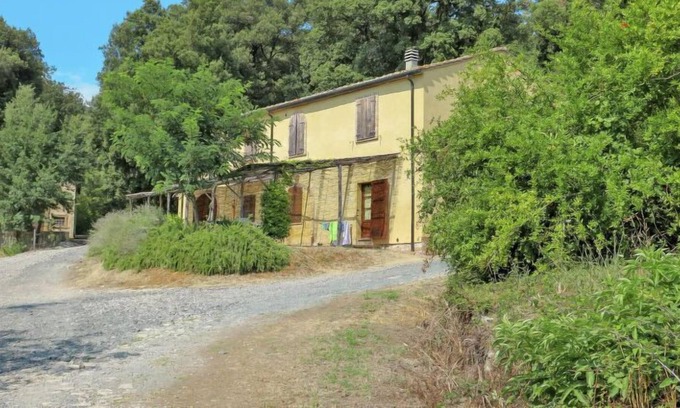 Pomarance Apartment | Apartment Sughera in Canneto - 5 persons, 3 bedrooms