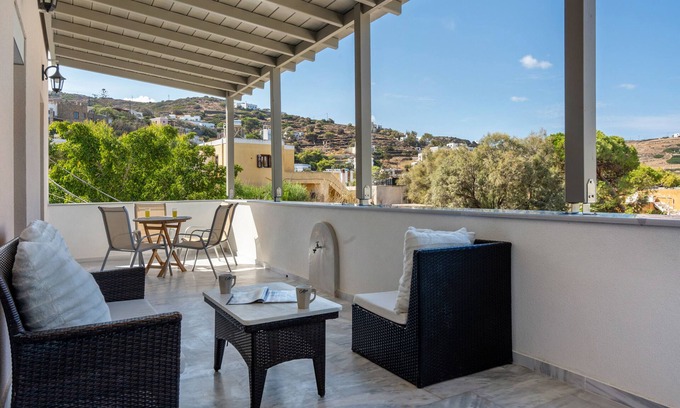 Kini Apartment | Apartment 'Sunset Realty' with Shared Terrace, Wi-Fi and Air Conditioning