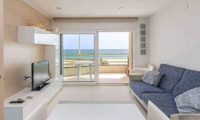 Platja d'Aro Apartment | Apartment 'Super Beach 2' with Sea View, Balcony and Wi-Fi