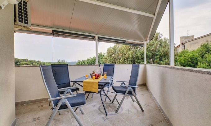Vinkuran Apartment | Apartment UNA with a pleasant terrace near Pula