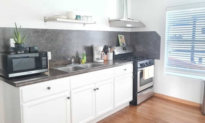 Aldine Apartment | Apartment Unit 1Bedroom -Kitchen 2-Beds-patio