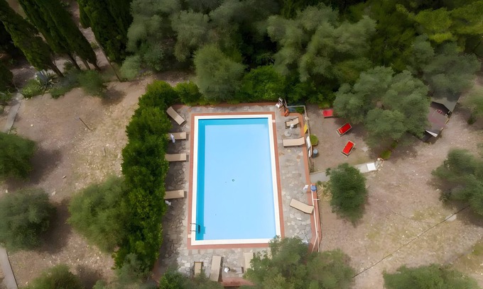 Campiglia Marittima Apartment | Apartment 'Villa I Tigli - Sunflower' with Shared Pool, Wi-Fi and Air Conditioning