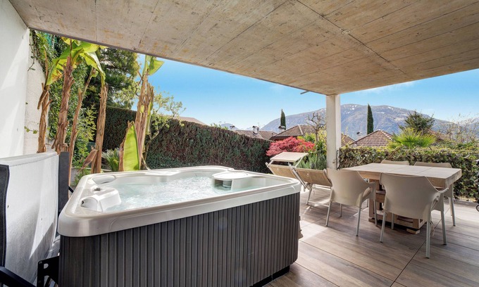 Schenna Apartment | Apartment 'Villa Alvarium 2' with Mountain View, Private Terrace and Wi-Fi