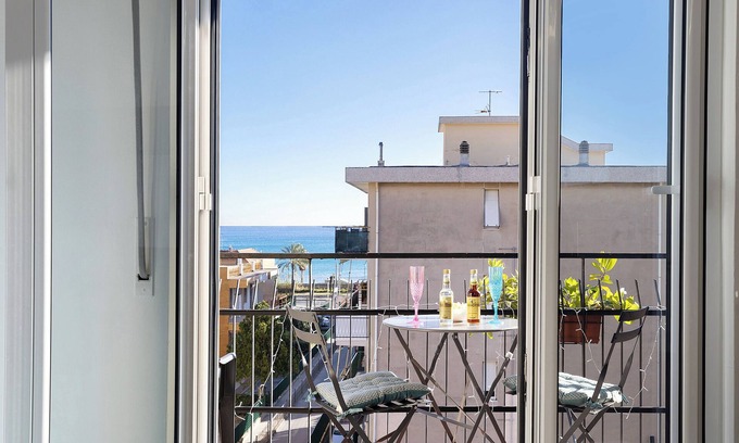 Pietra Ligure Apartment | Apartment 'Vista Mare A 150 Mt Dalla Spiaggia' with Sea View, Private Terrace and Air Conditioning