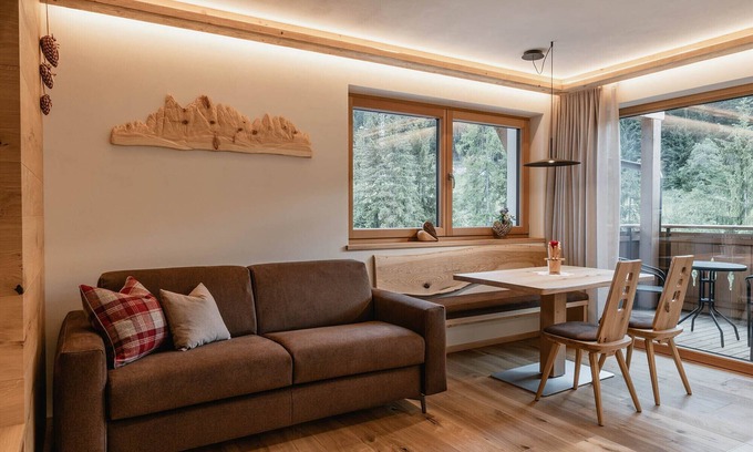 Funes Apartment | Apartment 'Weissbrunn Alexander' with Mountain View, Shared Terrace and Wi-Fi