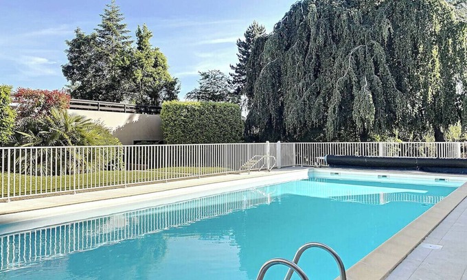 Trouville-sur-Mer Apartment | Apartment with pool near city center