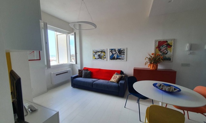 Viareggio Apartment | Apartment with a/c far 50 m from the sea